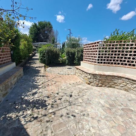 Spoleto By The Pool Guest House Bagian luar foto