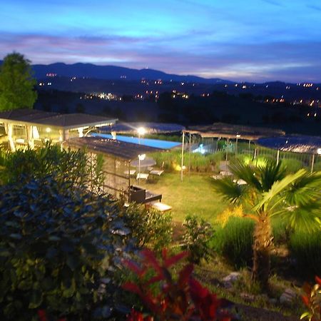 Spoleto By The Pool Guest House Bagian luar foto