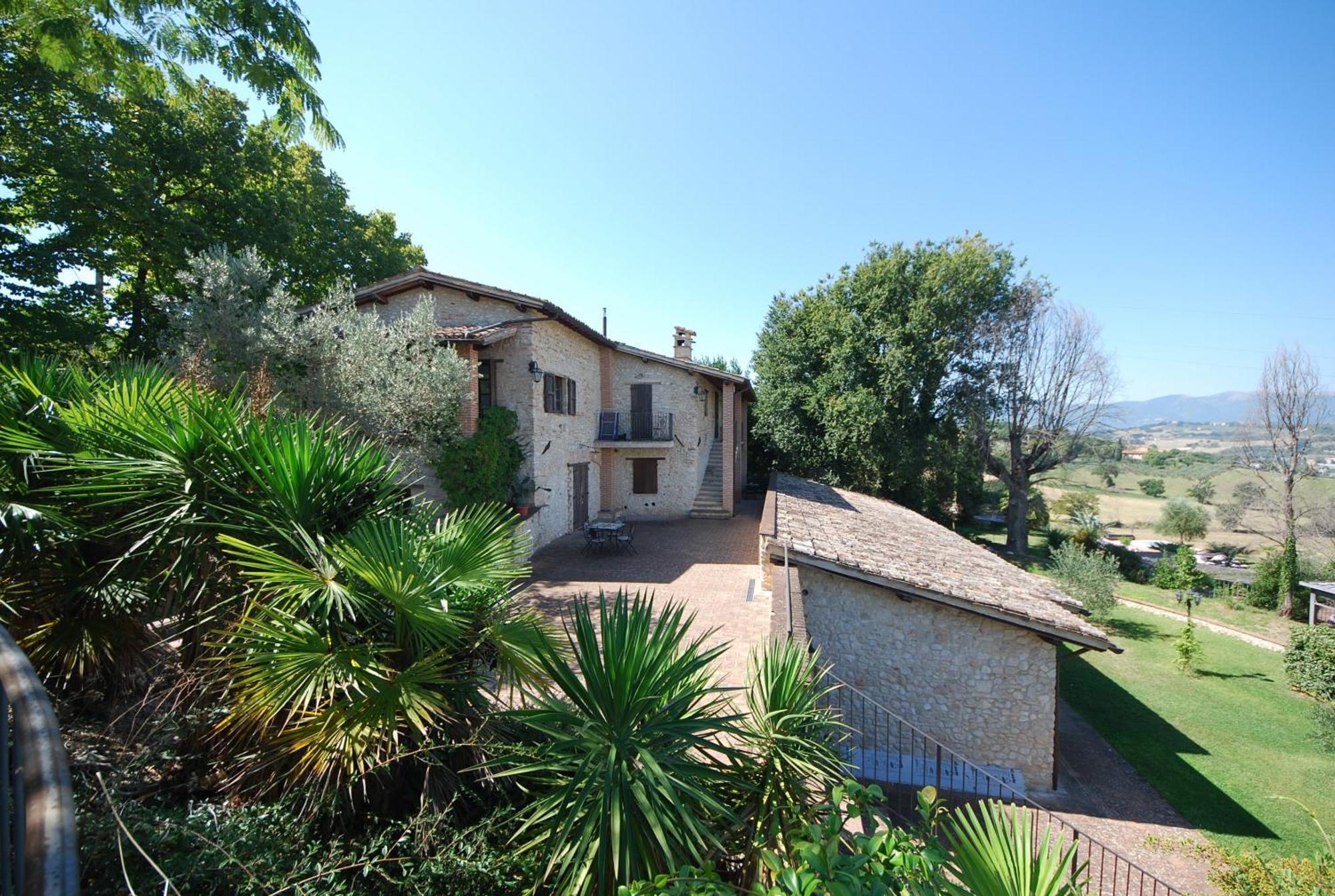 Spoleto By The Pool Guest House Bagian luar foto