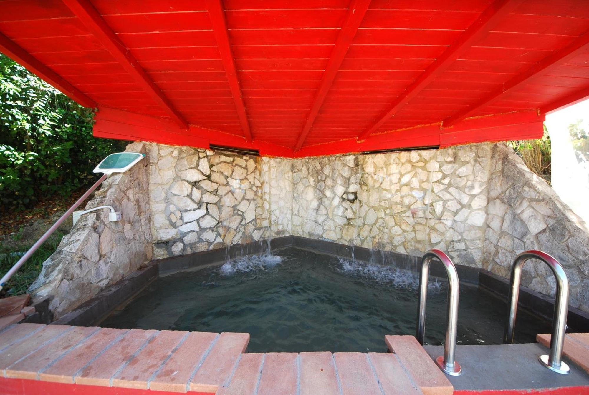 Spoleto By The Pool Guest House Bagian luar foto