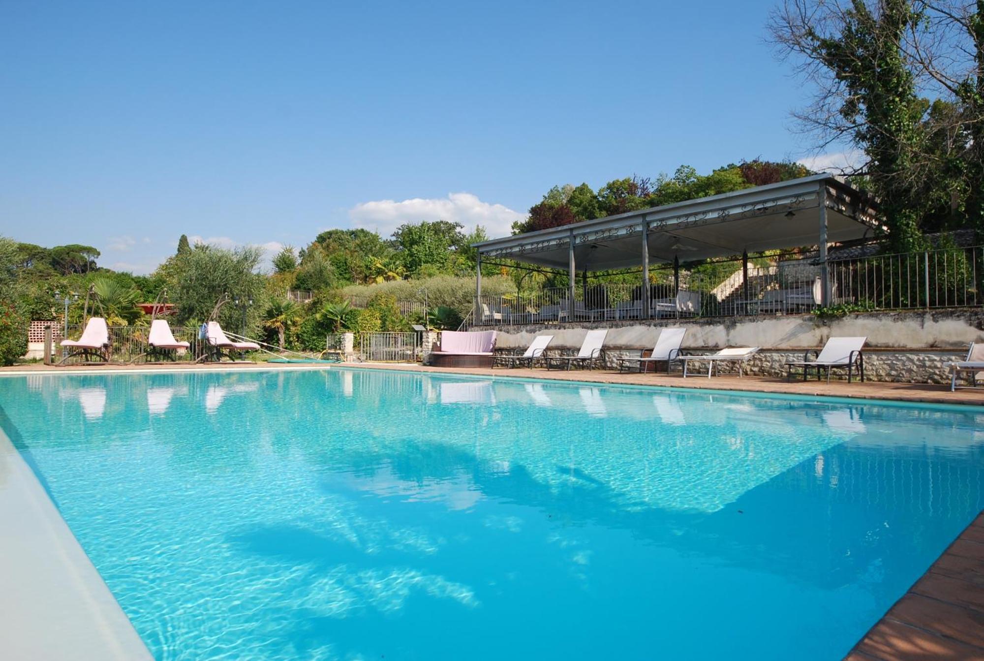 Spoleto By The Pool Guest House Bagian luar foto
