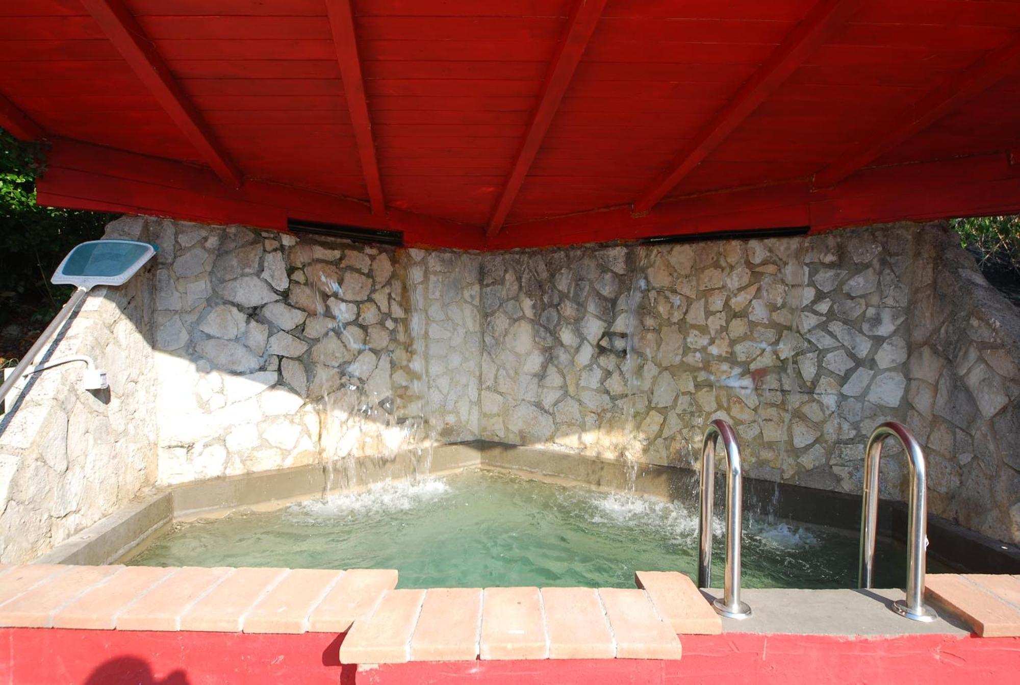 Spoleto By The Pool Guest House Bagian luar foto