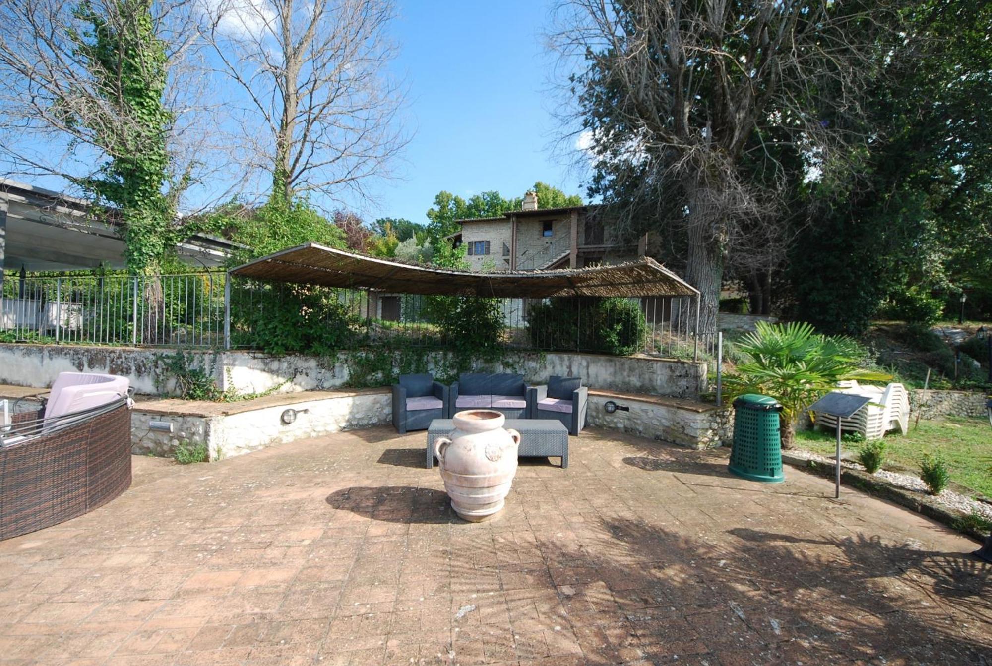 Spoleto By The Pool Guest House Bagian luar foto