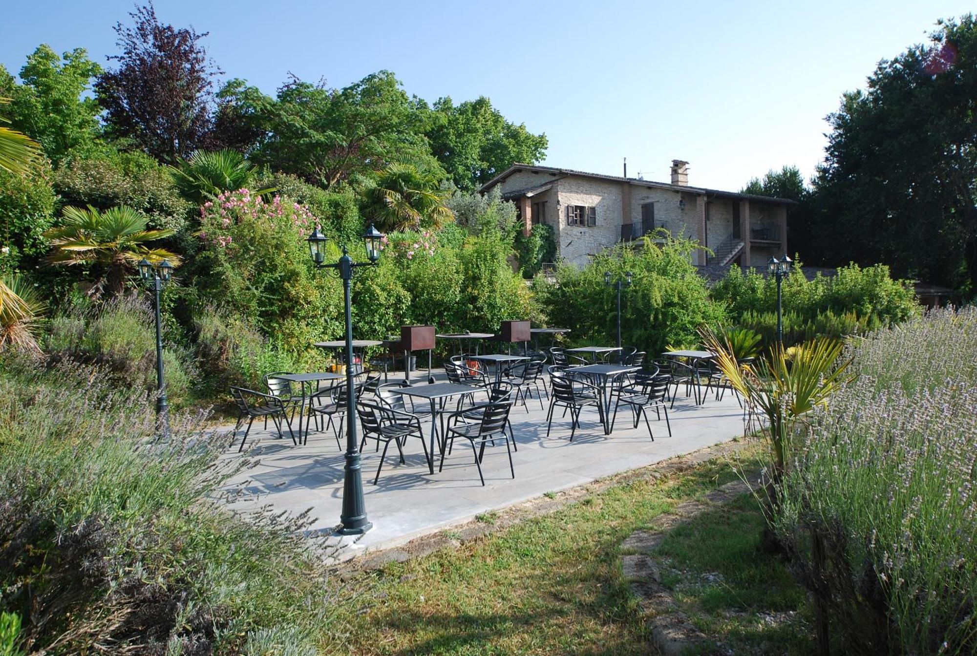 Spoleto By The Pool Guest House Bagian luar foto
