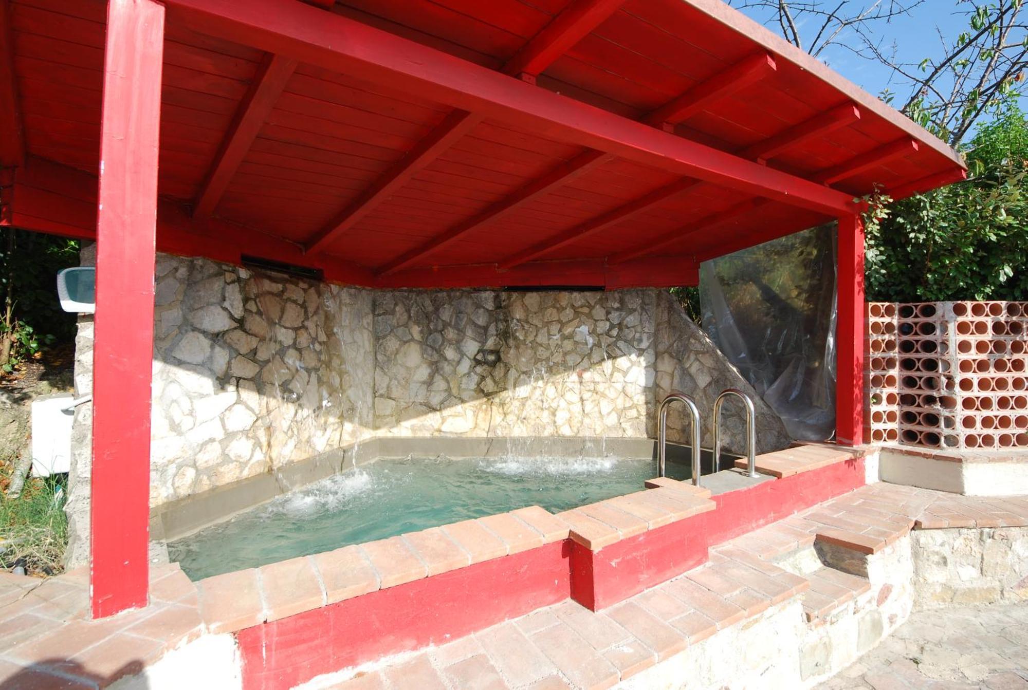 Spoleto By The Pool Guest House Bagian luar foto
