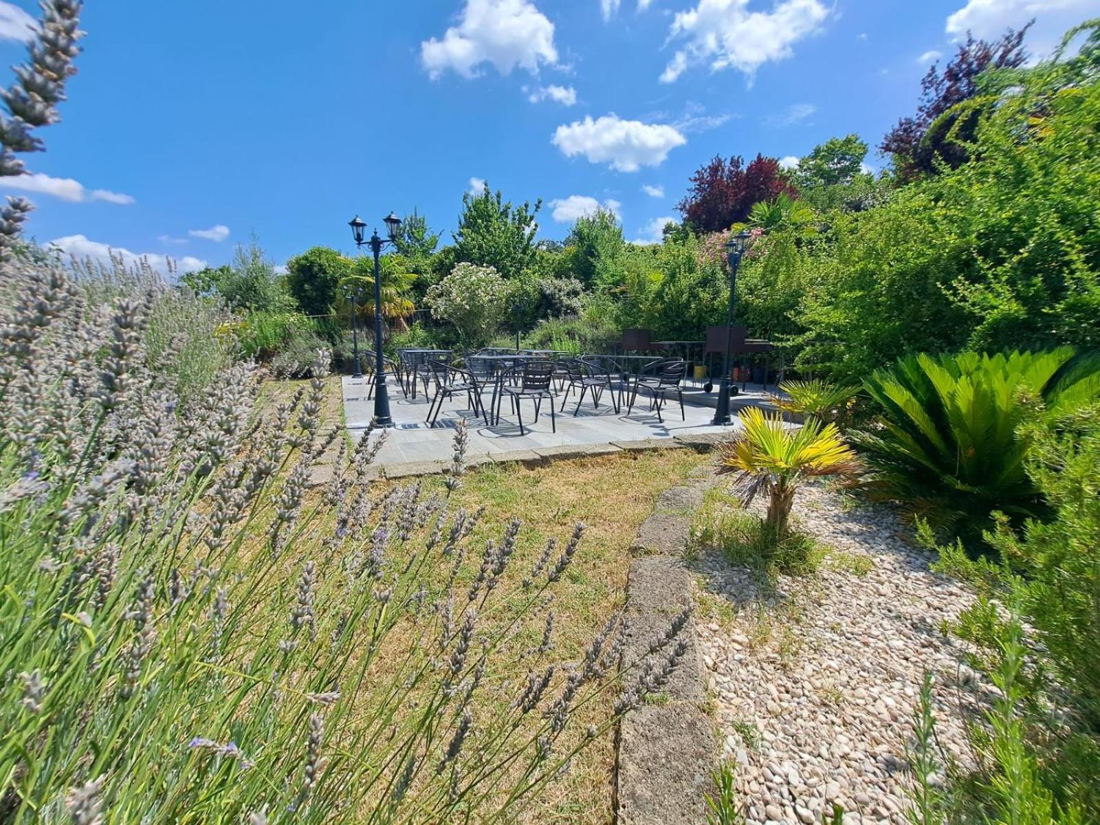 Spoleto By The Pool Guest House Bagian luar foto