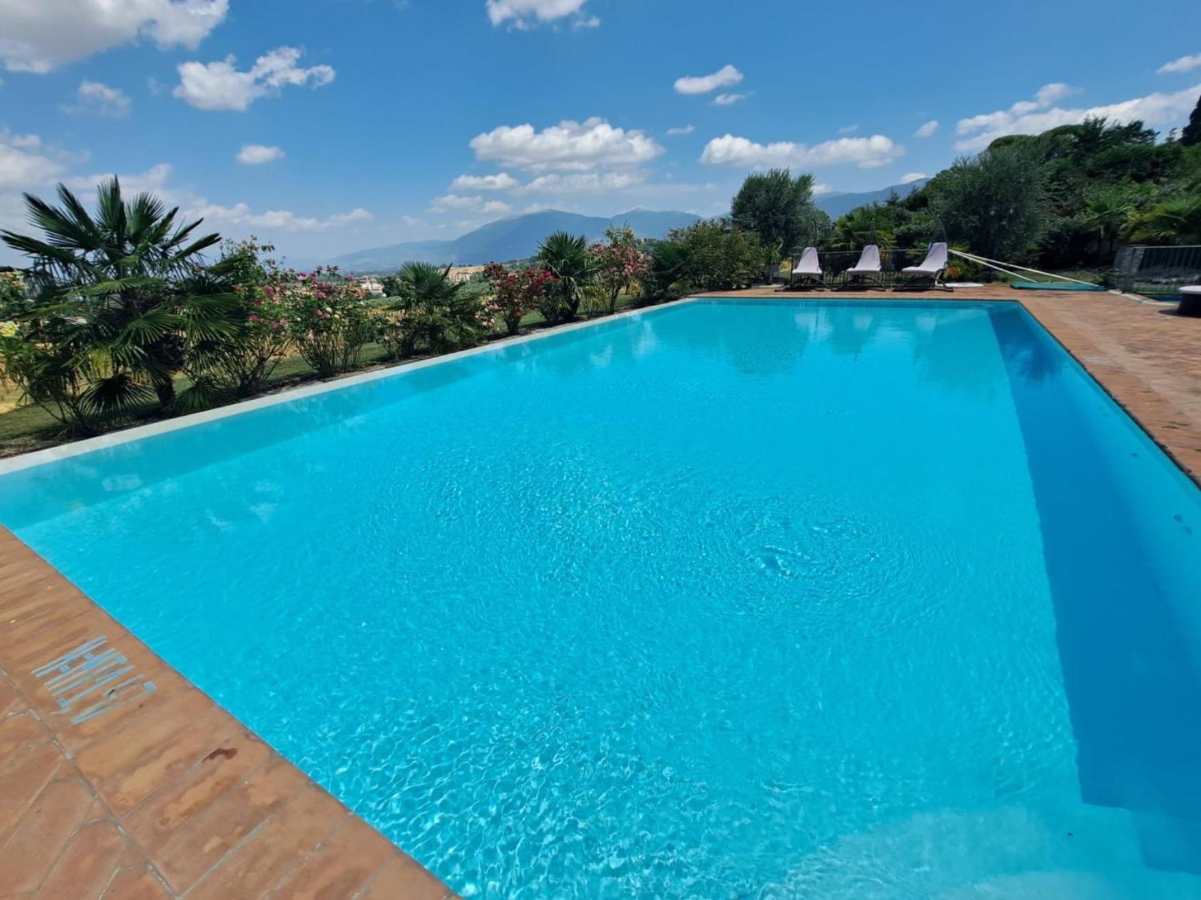 Spoleto By The Pool Guest House Bagian luar foto