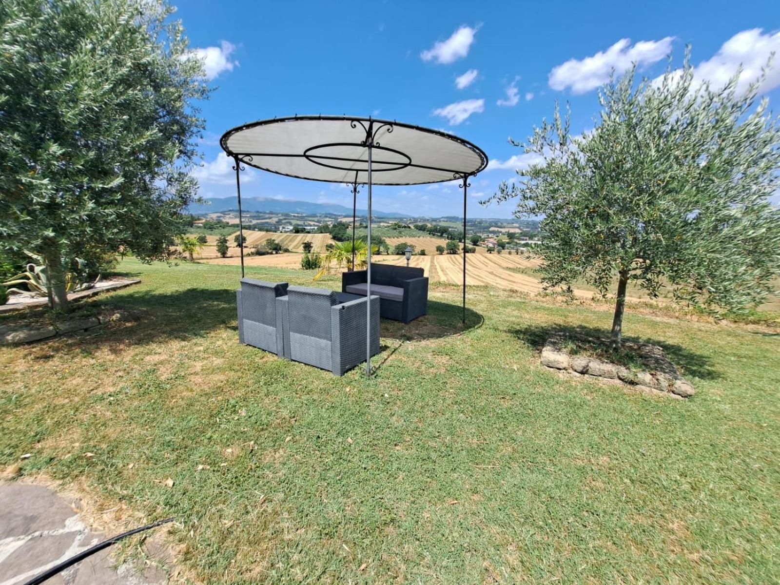 Spoleto By The Pool Guest House Bagian luar foto