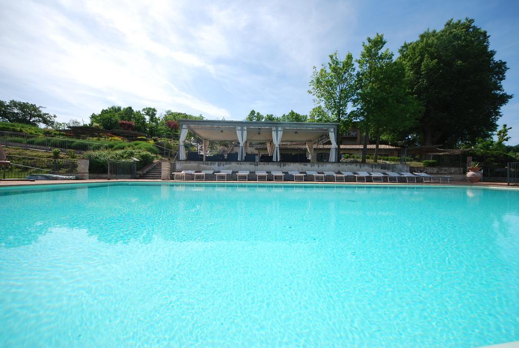 Spoleto By The Pool Guest House Bagian luar foto