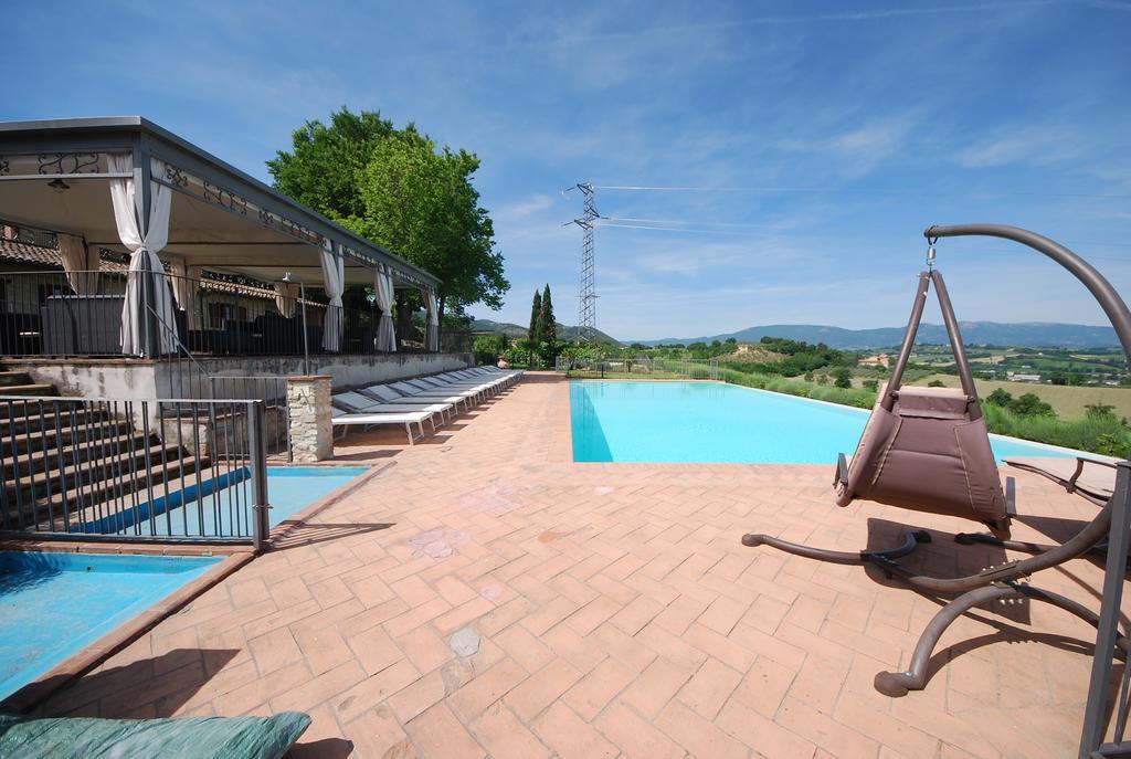 Spoleto By The Pool Guest House Bagian luar foto