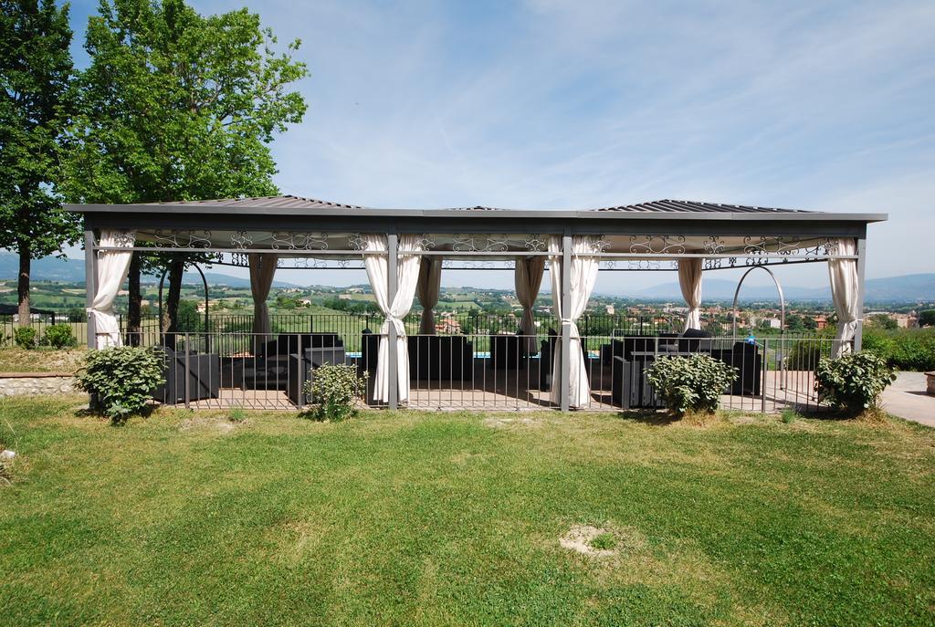 Spoleto By The Pool Guest House Bagian luar foto