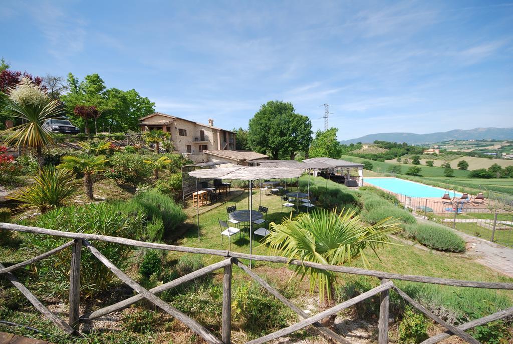 Spoleto By The Pool Guest House Bagian luar foto