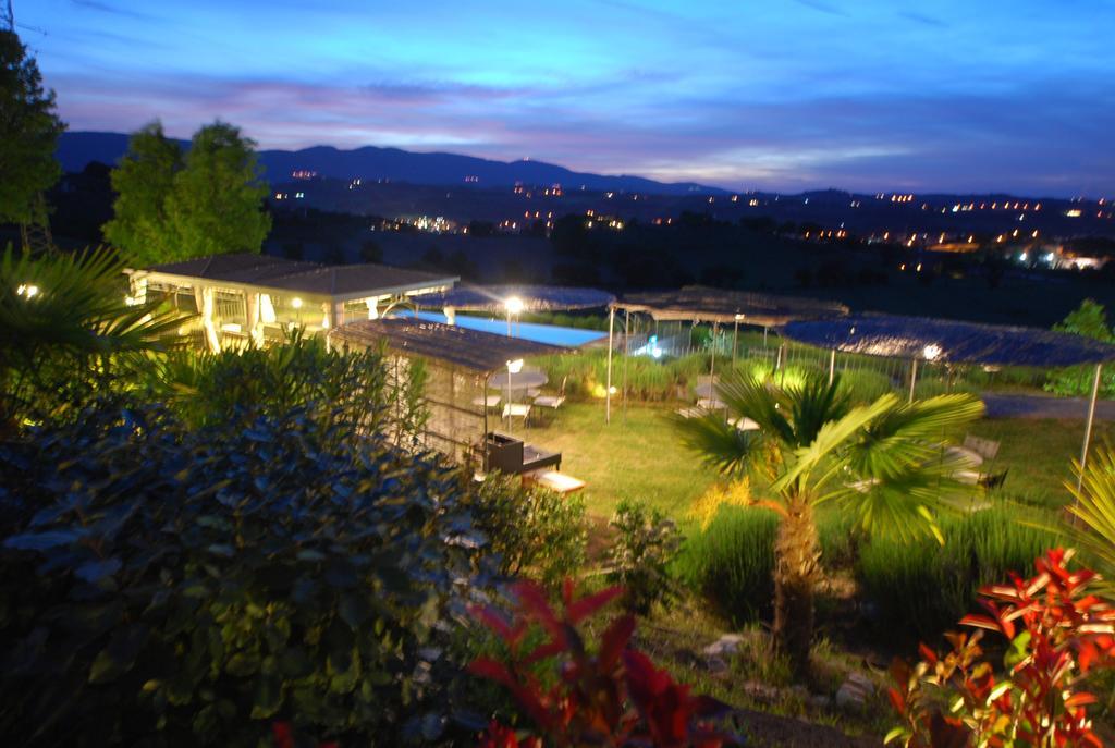 Spoleto By The Pool Guest House Bagian luar foto