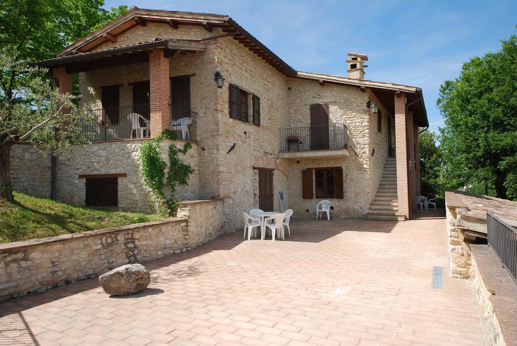 Spoleto By The Pool Guest House Bagian luar foto