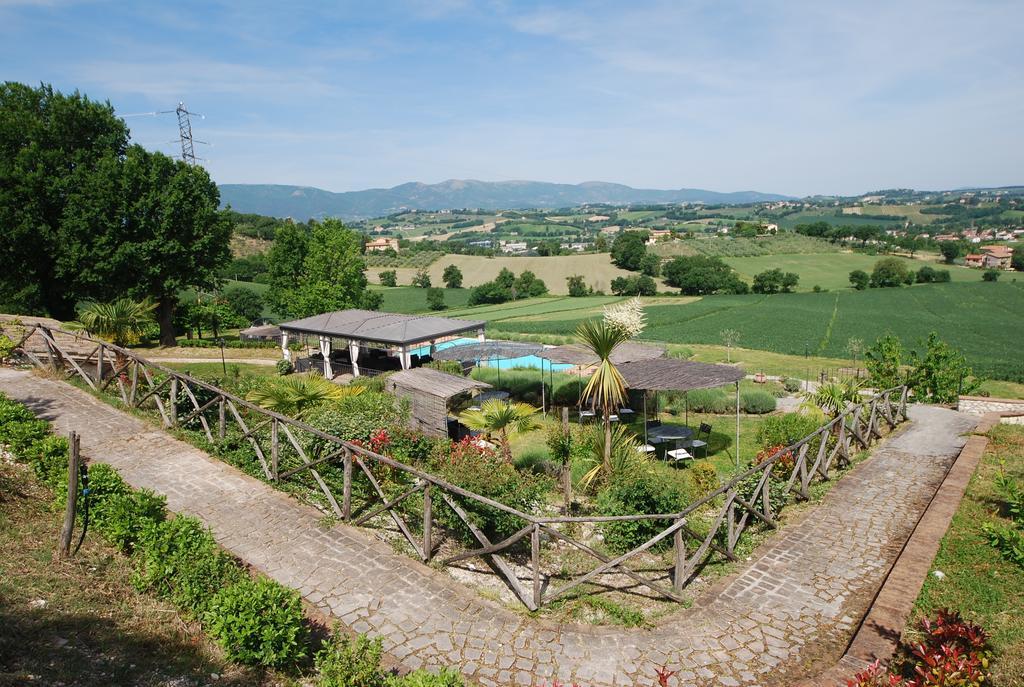 Spoleto By The Pool Guest House Bagian luar foto