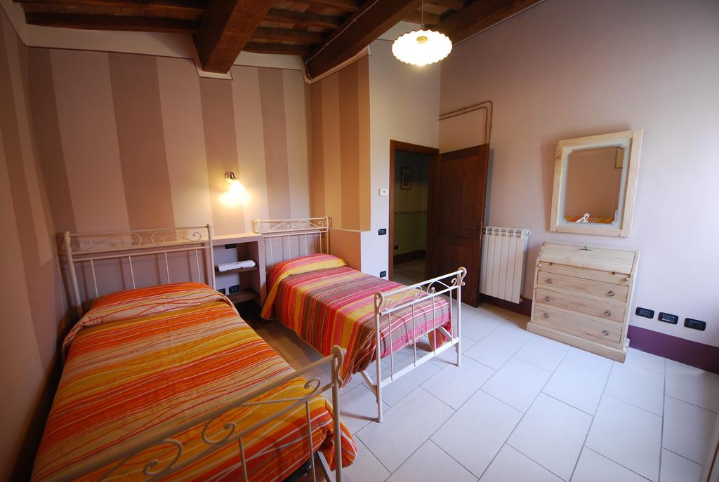 Spoleto By The Pool Guest House Bagian luar foto