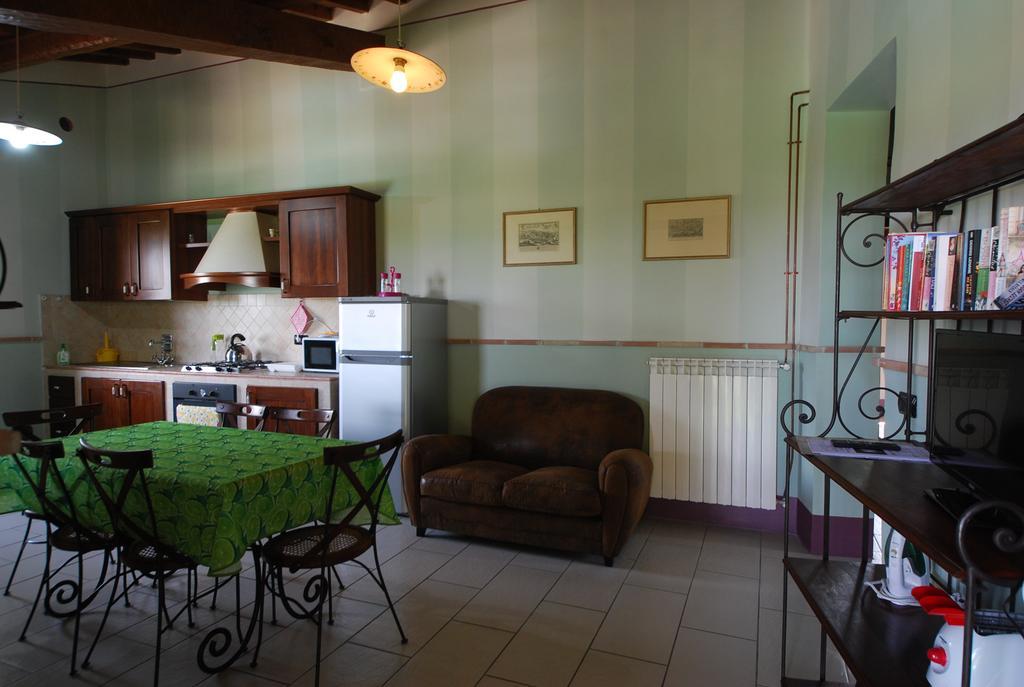 Spoleto By The Pool Guest House Bagian luar foto